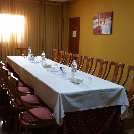 Hotel Humanes Уманес-де-Мадрид Экстерьер фото
