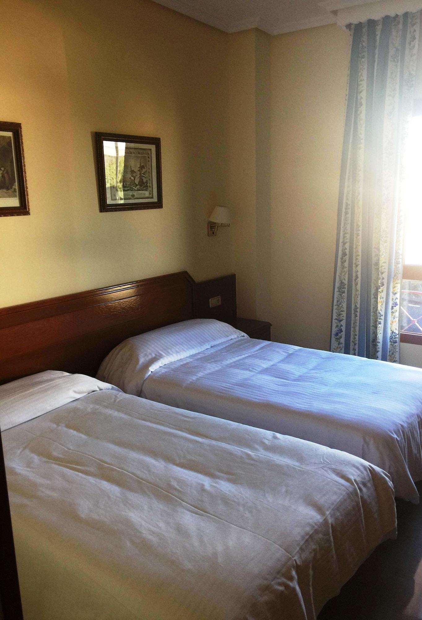 Hotel Humanes Уманес-де-Мадрид Экстерьер фото