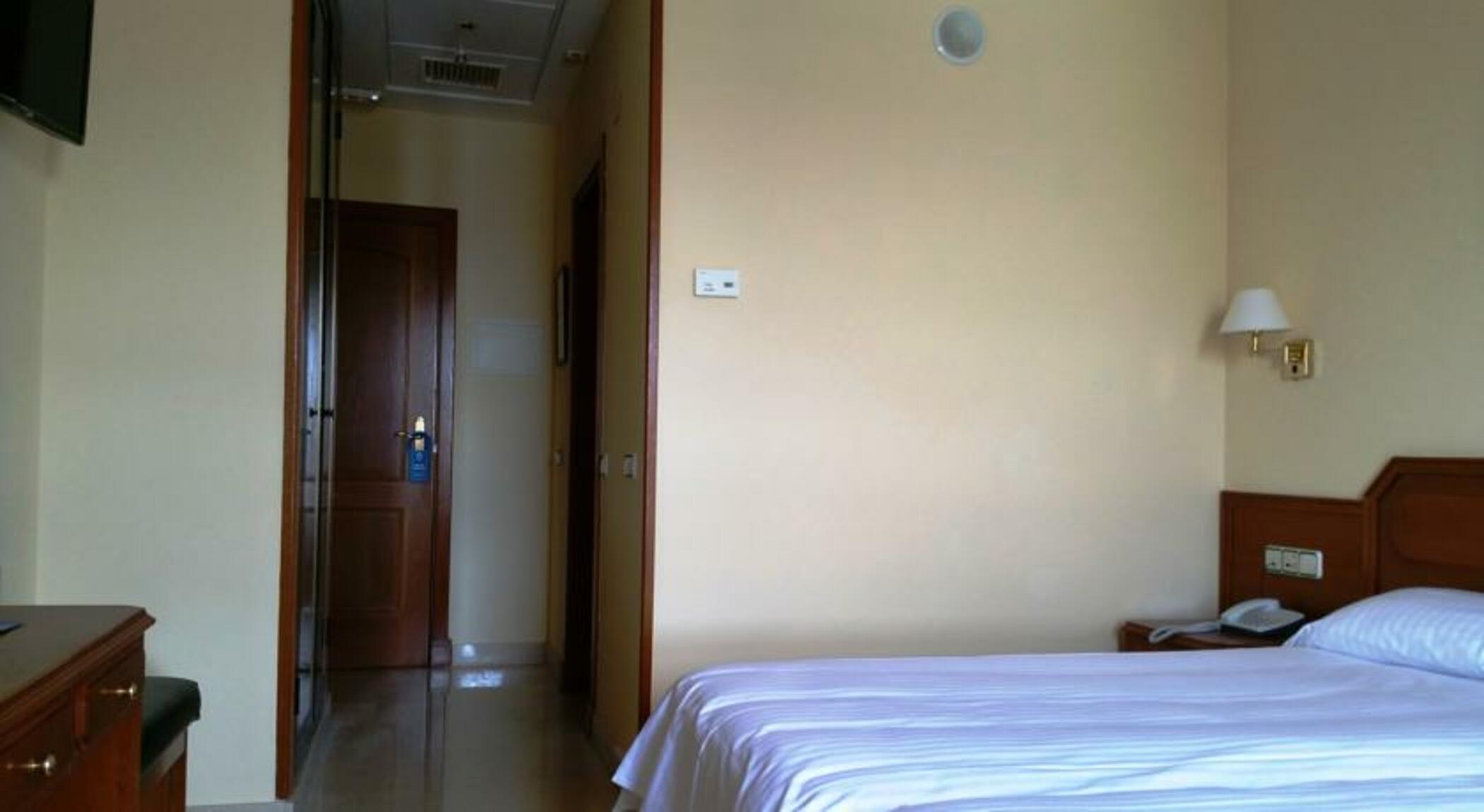 Hotel Humanes Уманес-де-Мадрид Экстерьер фото