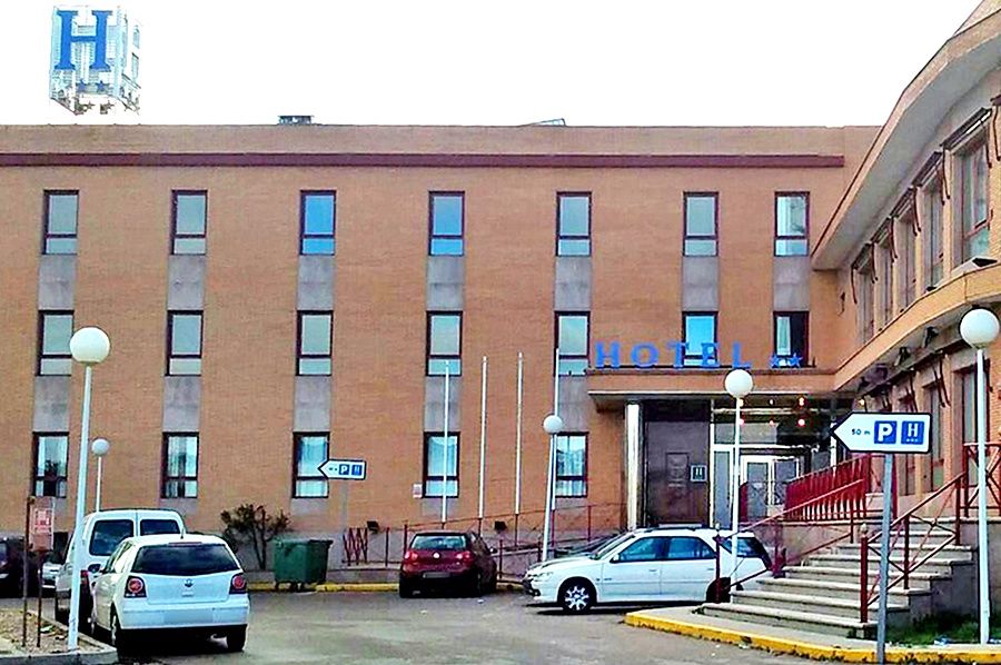 Hotel Humanes Уманес-де-Мадрид Экстерьер фото