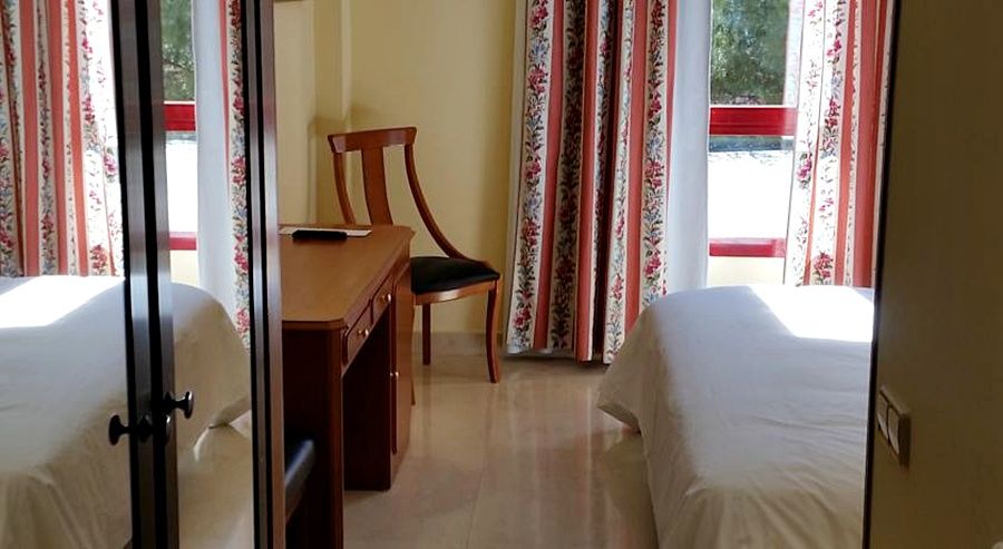 Hotel Humanes Уманес-де-Мадрид Экстерьер фото
