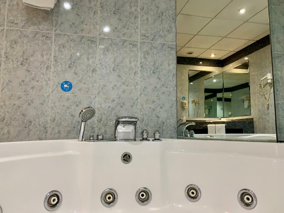 Hotel Humanes Уманес-де-Мадрид Экстерьер фото