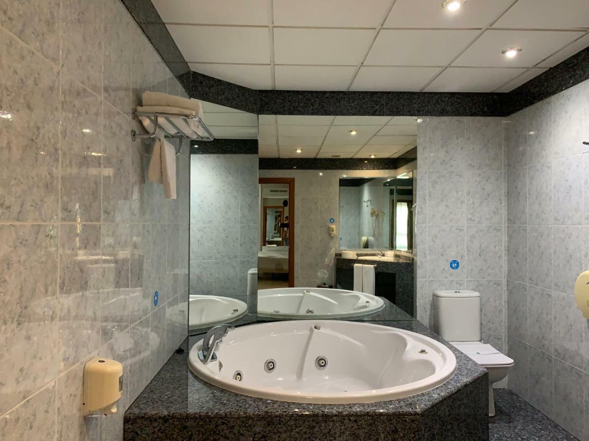 Hotel Humanes Уманес-де-Мадрид Экстерьер фото