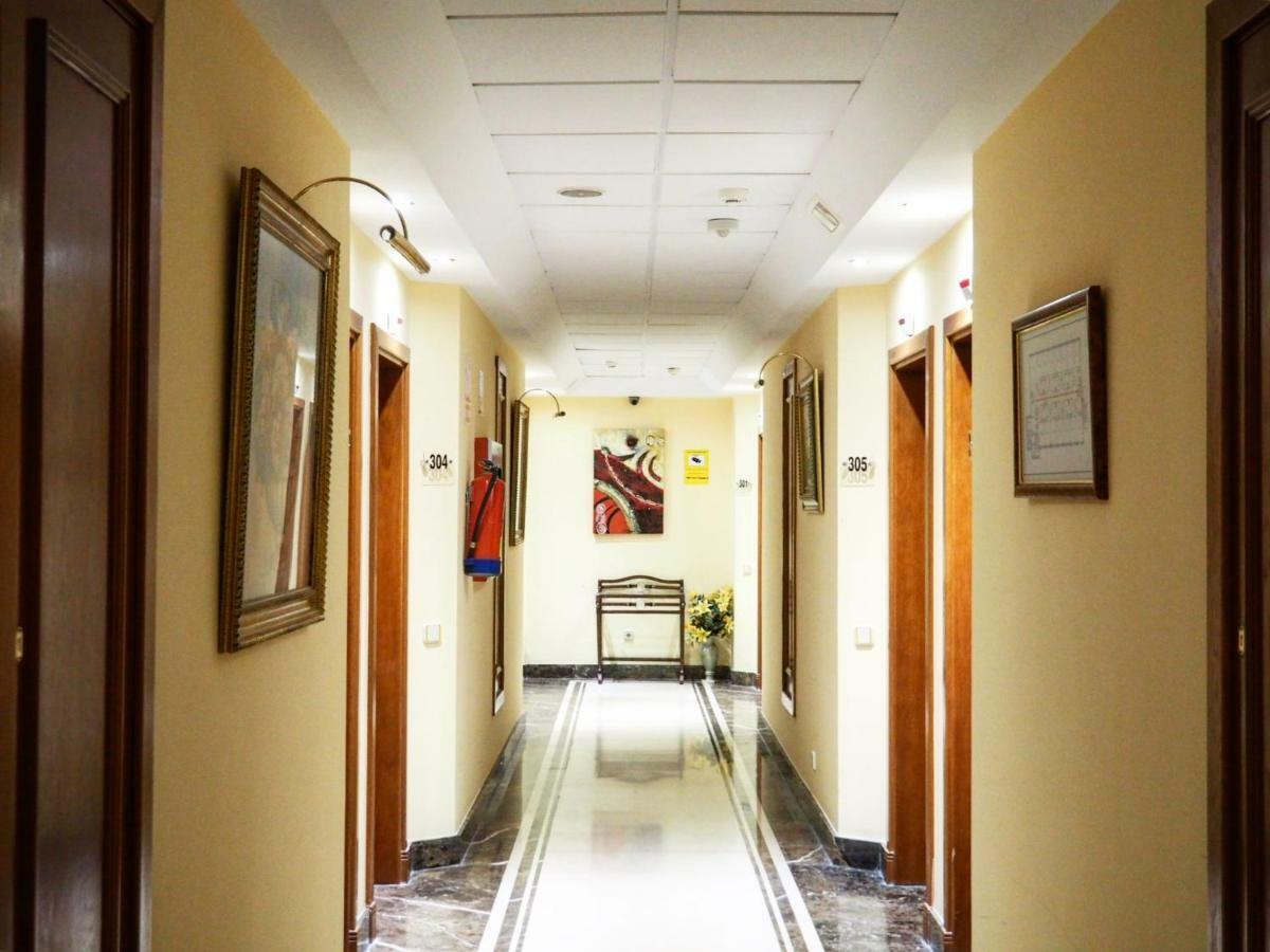 Hotel Humanes Уманес-де-Мадрид Экстерьер фото