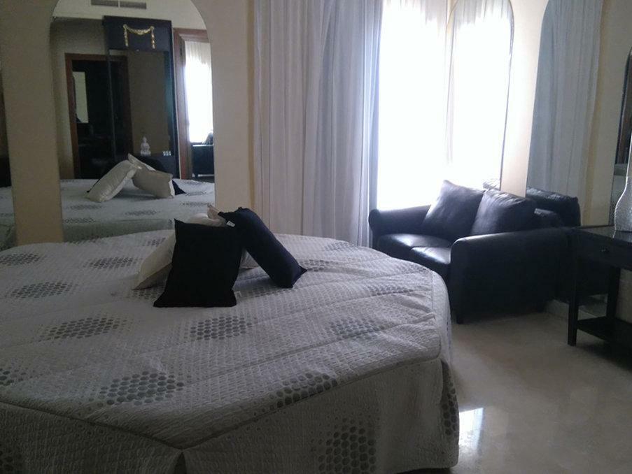 Hotel Humanes Уманес-де-Мадрид Экстерьер фото